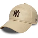 cap-zaobljena-beige-adjustable-strap-marron-9twenty-leather-new-york-yankees-mlb-new-era