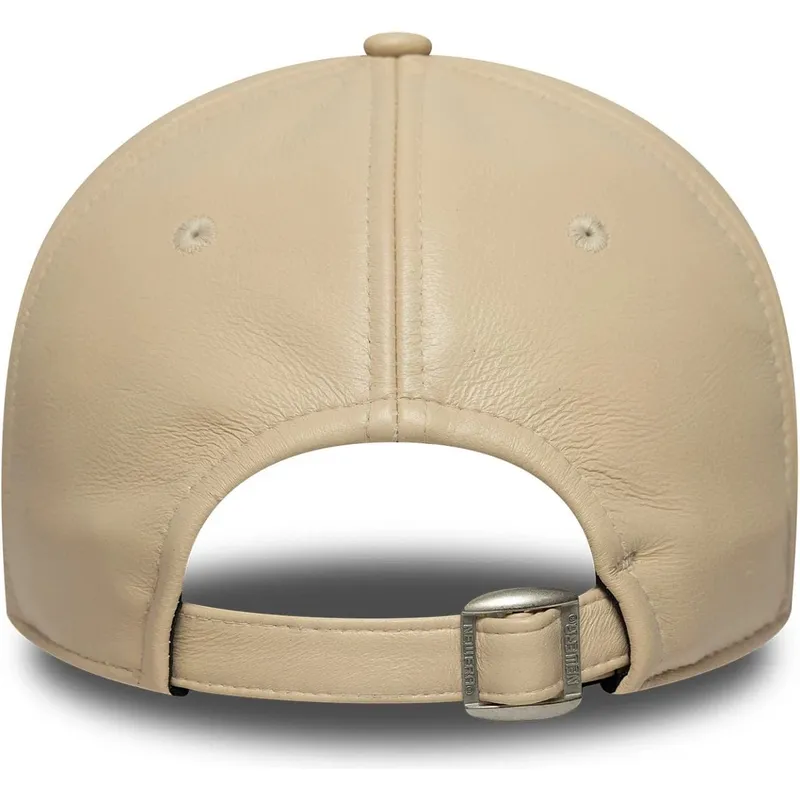 cap-zaobljena-beige-adjustable-strap-marron-9twenty-leather-new-york-yankees-mlb-new-era