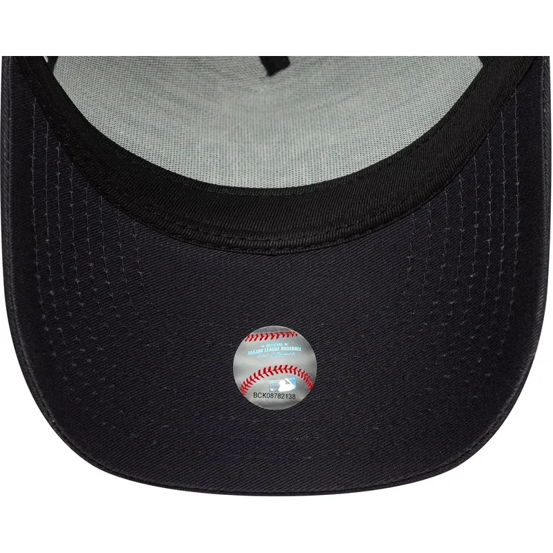 kapa-zaobljena-mornarsko-plava-snapback-a-frame-outline-new-york-yankees-mlb-new-era