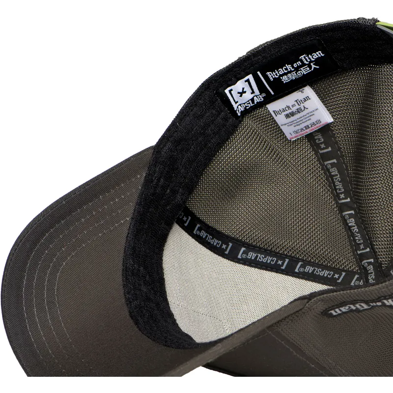kapa-zaobljena-siva-snapback-napad-titana-attack-on-titan-capslab