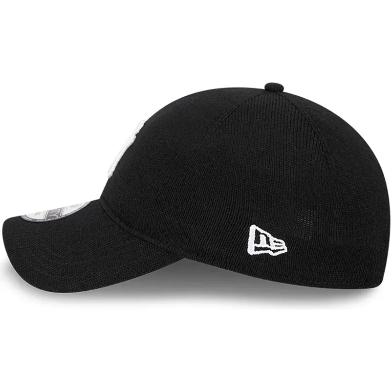 cap-zaobljena-black-adjustable-strap-9twenty-merino-wool-yarn-new-york-yankees-mlb-new-era cap-zaobljena-black-adjustable-strap-9twenty-merino-wool-yarn-new-york-yankees-mlb-new-era
