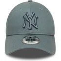 kapa-zaobljena-siva-podesiv-9forty-league-essential-new-york-yankees-mlb-new-era