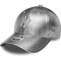 kapa-zaobljena-srebrna-podesiv-plateada-9forty-metallic-new-york-yankees-mlb-new-era