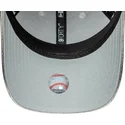 kapa-zaobljena-srebrna-podesiv-plateada-9forty-metallic-new-york-yankees-mlb-new-era