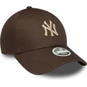 kape-zaobljena-smeda-podesiva-traka-9forty-league-essential-new-york-yankees-mlb-new-era