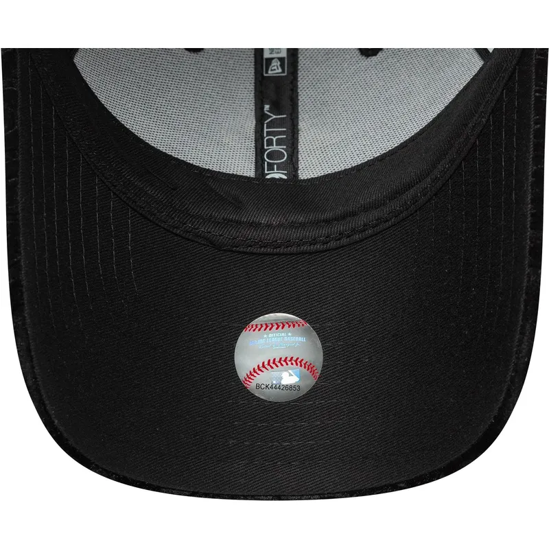 kapa-zaobljena-crna-podesiv-9forty-leo-velour-metallic-new-york-yankees-mlb-new-era kapa-zaobljena-crna-podesiv-9forty-leo-velour-metallic-new-york-yankees-mlb-new-era