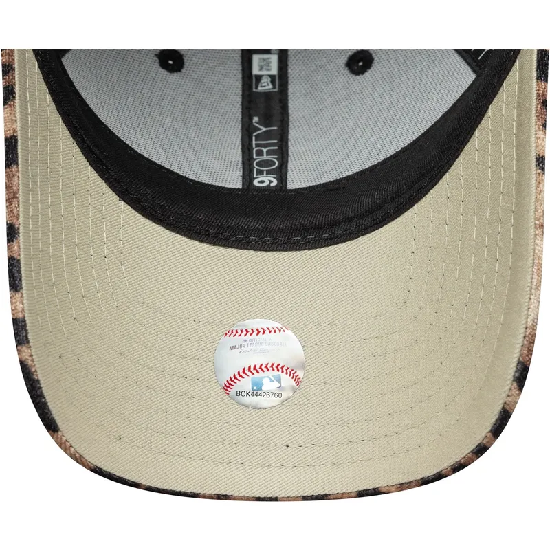 kapa-zaobljena-leopard-podesiv-9forty-leo-velour-new-york-yankees-mlb-new-era