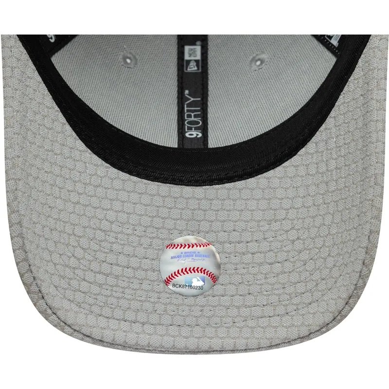 cap-zaobljena-gray-snapback-9forty-mesh-flawless-new-york-yankees-mlb-new-era