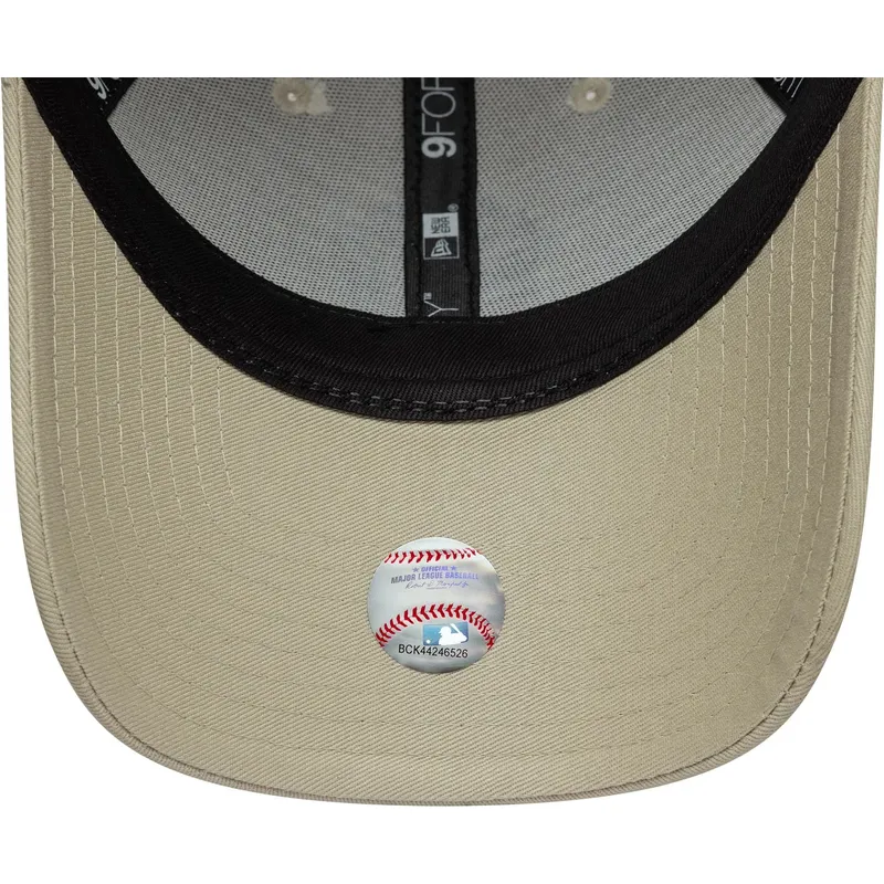 cap-zaobljena-beige-adjustable-strap-9forty-camo-infill-new-york-yankees-mlb-new-era