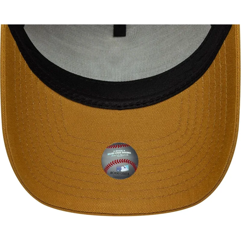kapa-zaobljena-smeda-snapback-9forty-e-frame-league-essential-new-york-yankees-mlb-new-era