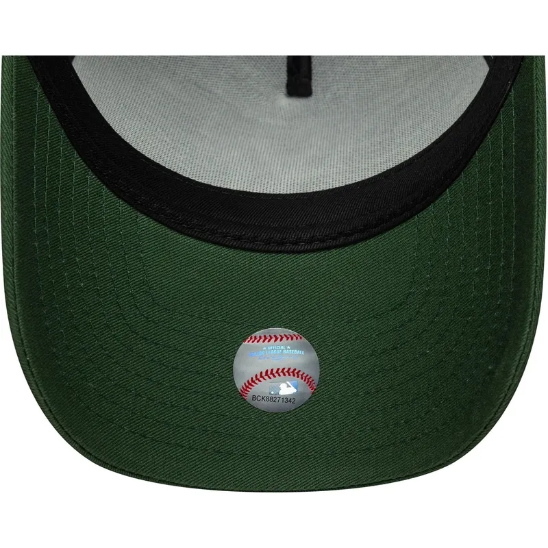 new-era-curved-brim-9forty-e-frame-league-essential-new-york-yankees-mlb-green-snapback-cap