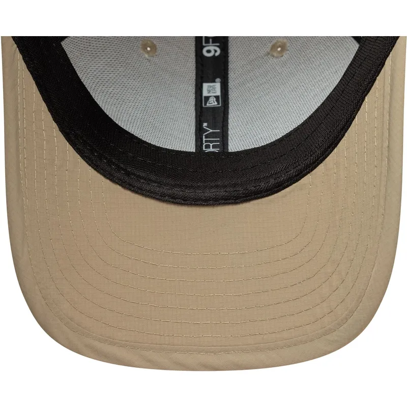 cap-zaobljena-beige-adjustable-strap-9forty-m-crown-new-era