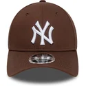 kapa-zaobljena-smeda-snapback-9forty-m-crown-new-york-yankees-mlb-new-era
