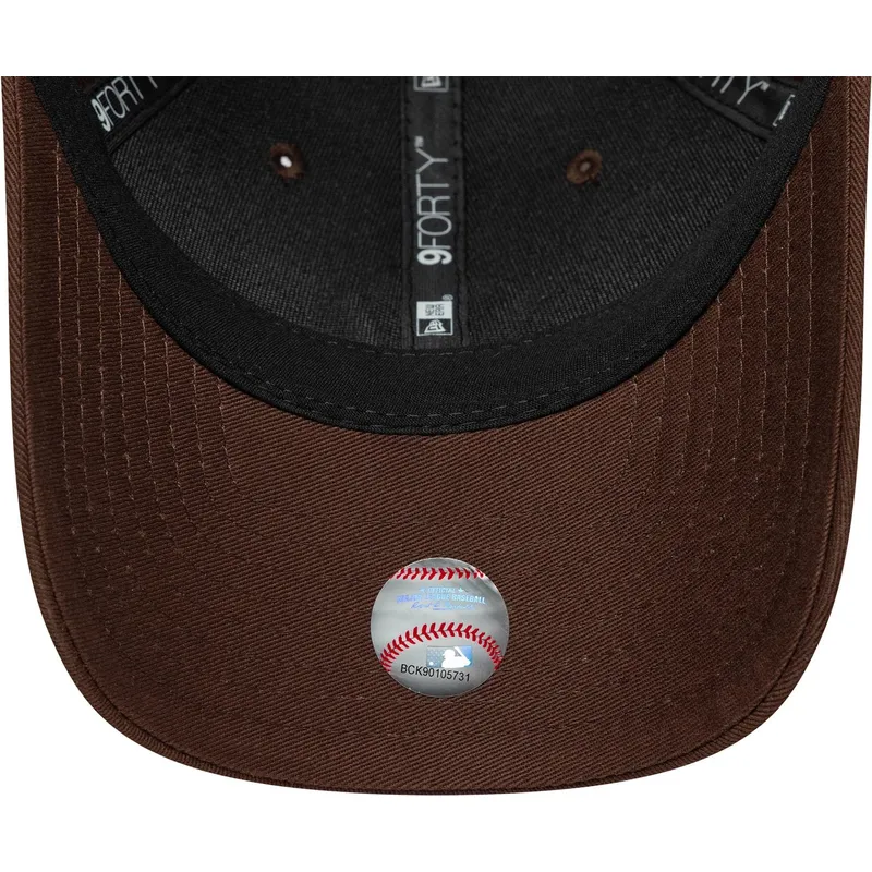 kapa-zaobljena-smeda-snapback-9forty-m-crown-new-york-yankees-mlb-new-era