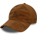 kapa-zaobljena-smeda-podesiv-9twenty-suede-new-york-yankees-mlb-new-era