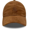 kapa-zaobljena-smeda-podesiv-9twenty-suede-new-york-yankees-mlb-new-era