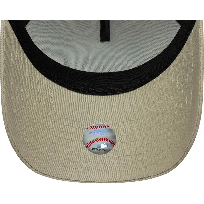 kapa-zaobljena-bez-snapback-a-frame-league-essential-new-york-yankees-mlb-new-era