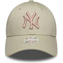 kapa-zaobljena-bez-podesiv-rosa-9forty-league-essential-new-york-yankees-mlb-new-era