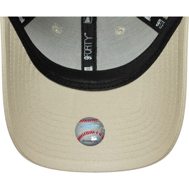 kapa-zaobljena-bez-podesiv-rosa-9forty-league-essential-new-york-yankees-mlb-new-era