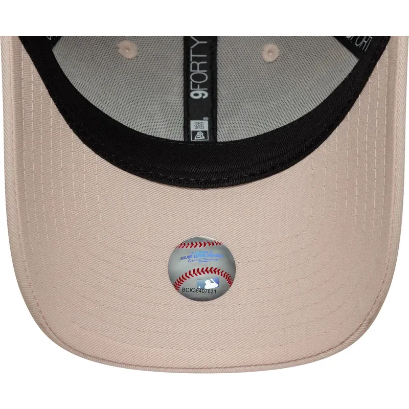 kapa-zaobljena-ruzicasta-podesiv-9forty-metallic-new-york-yankees-mlb-new-era