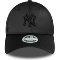 cap-zaobljena-black-snapback-9forty-satin-new-york-yankees-mlb-new-era