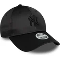 cap-zaobljena-black-snapback-9forty-satin-new-york-yankees-mlb-new-era