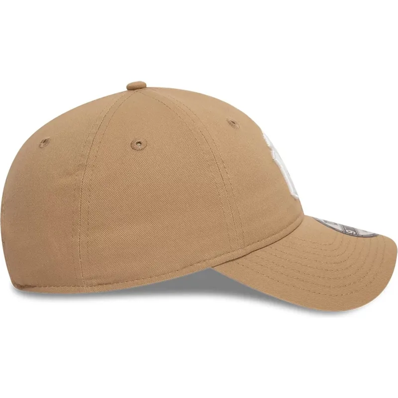 kapa-zaobljena-smeda-podesiv-9twenty-league-essential-new-york-yankees-mlb-new-era