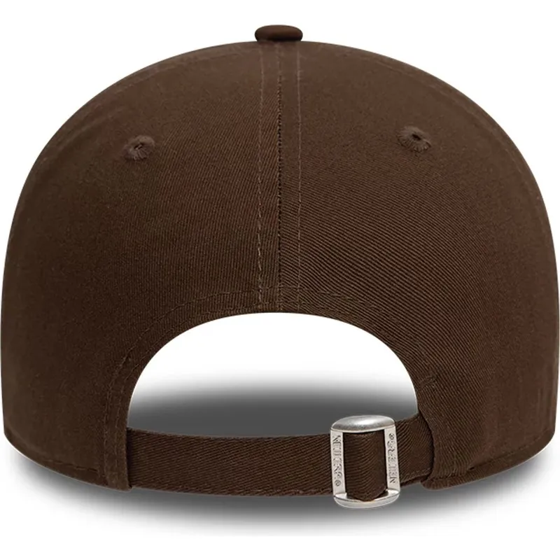 kapa-zaobljena-smeda-podesiv-9twenty-league-essential-new-york-yankees-mlb-new-era kapa-zaobljena-smeda-podesiv-9twenty-league-essential-new-york-yankees-mlb-new-era