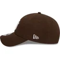 kapa-zaobljena-smeda-podesiv-9twenty-league-essential-new-york-yankees-mlb-new-era