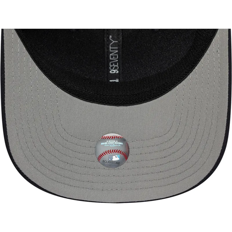 kapa-zaobljena-mornarsko-plava-snapback-9seventy-stretch-snap-circle-spring-training-new-york-yankees-mlb-new-era