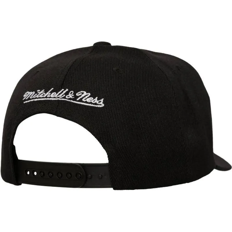 cap-zaobljena-black-snapback-busted-pro-chicago-bulls-nba-mitchell-ness