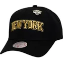 cap-zaobljena-black-snapback-pinned-gold-pro-new-york-knicks-nba-mitchell-ness
