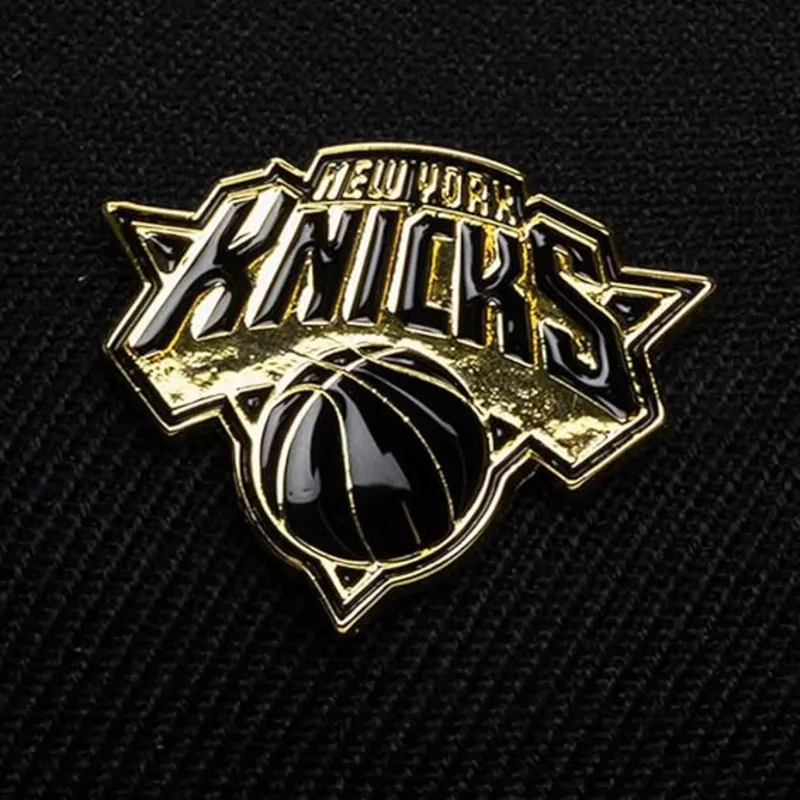 kape-zaobljena-crna-snapback-pinned-gold-pro-new-york-knicks-nba-mitchell-ness