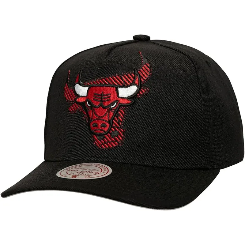 cap-zaobljena-black-snapback-tilted-pro-chicago-bulls-nba-mitchell-ness