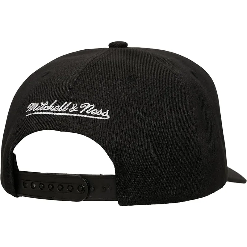 cap-zaobljena-black-snapback-tilted-pro-chicago-bulls-nba-mitchell-ness