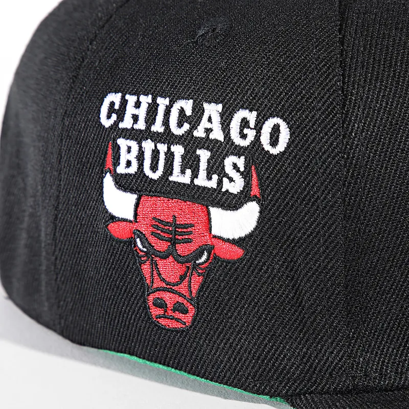 kapa-ravna-crna-snapback-triple-play-chicago-bulls-nba-mitchell-ness