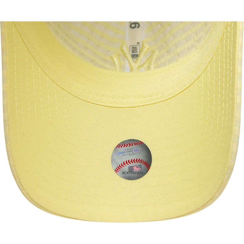 kapa-zaobljena-zuta-podesiv-9twenty-seersucker-new-york-yankees-mlb-new-era