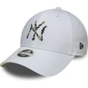 cap-zaobljena-white-adjustable-strap-9forty-floral-infill-new-york-yankees-mlb-new-era