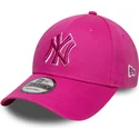 kapa-zaobljena-ruzicasta-podesiv-9forty-team-outline-new-york-yankees-mlb-new-era