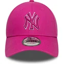 kapa-zaobljena-ruzicasta-podesiv-9forty-team-outline-new-york-yankees-mlb-new-era