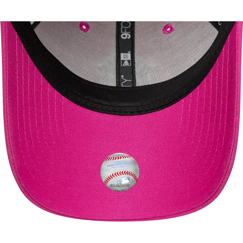 kapa-zaobljena-ruzicasta-podesiv-9forty-team-outline-new-york-yankees-mlb-new-era kapa-zaobljena-ruzicasta-podesiv-9forty-team-outline-new-york-yankees-mlb-new-era