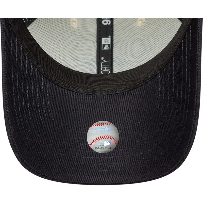 kapa-zaobljena-bez-podesiv-9forty-world-series-new-york-yankees-mlb-new-era
