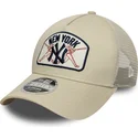 cap-zaobljena-beige-snapback-9forty-m-crown-a-frame-new-york-yankees-mlb-new-era