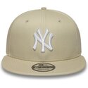 new-era-flat-brim-white-logo-9fifty-league-essential-new-york-yankees-mlb-beige-snapback-cap