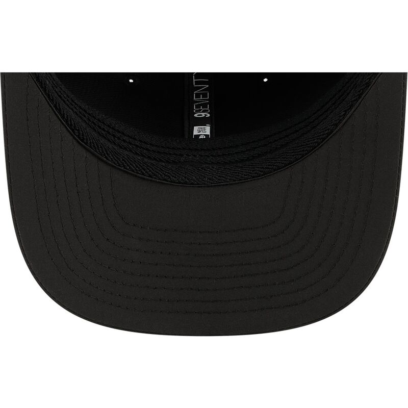 kapa-zaobljena-crna-snapback-9seventy-stretch-snap-training-pack-2026-las-vegas-raiders-nfl-new-era