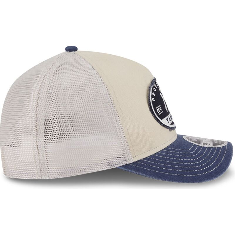new-era-9forty-m-crown-a-frame-fray-new-york-yankees-mlb-beige-and-navy-blue-trucker-hat