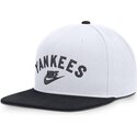 kapa-ravna-bijela-snapback-cooperstown-dri-fit-pro-structured-square-bill-new-york-yankees-mlb-nike