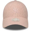 kapa-zaobljena-ruzicasta-snapback-rosa-9forty-m-crown-winter-borg-new-york-yankees-mlb-new-era