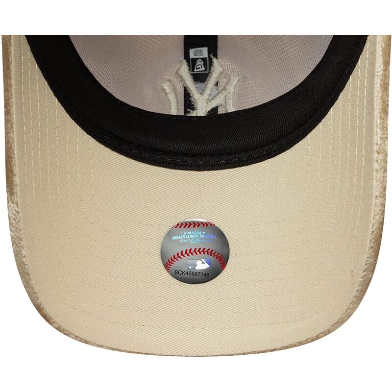 kapa-zaobljena-bez-podesiv-9twenty-velour-new-york-yankees-mlb-new-era