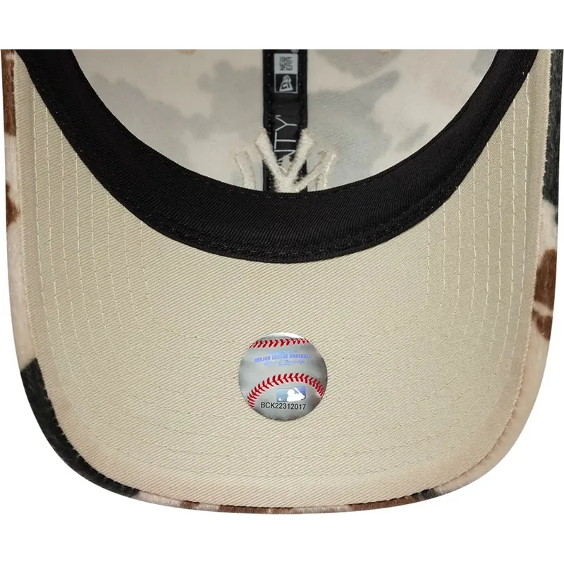 kapa-zaobljena-smeda-podesiv-9twenty-animal-print-new-york-yankees-mlb-new-era